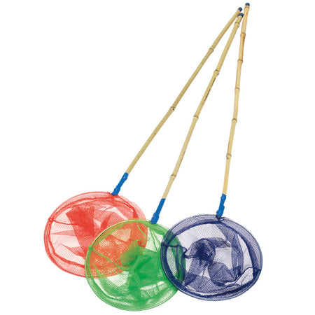 Kinetic junior fiskenet i farverne rød, grøn og blå, præsenteret på hvid baggrund.