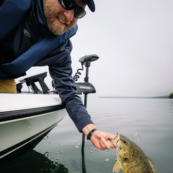 Nærbillede af Lowrance RECON's kontrolpanel med betjeningselementer