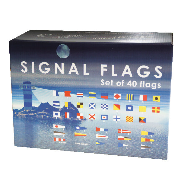 Adela signalsæt i brug, hængende fra en båd i havnen.