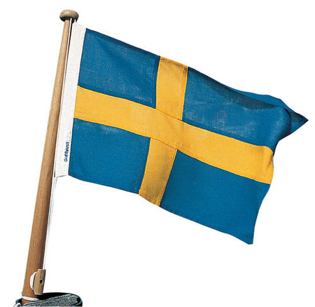 Bådflag Sverige fra Adela, 50 cm, blafrende på båd i havn