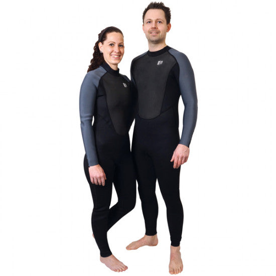 1852 våddragt i langmodel, sort/grå, set forfra, størrelse S.