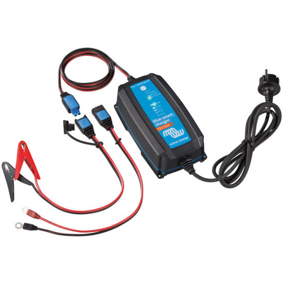Victron Blue Smart lader 12V 10Amp set fra fronten med tilslutningspunkter.
