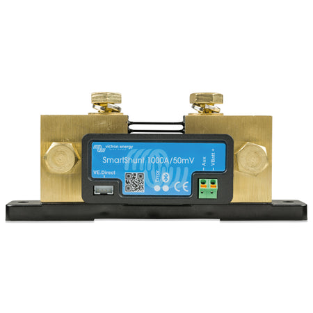 Victron SmartShunt 2000Amp monteret på en båd, der viser tydelig displayvisning.