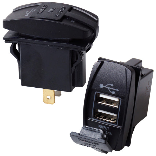 SeaTec kontakt med 2 USB-udtag, monteret på en båd