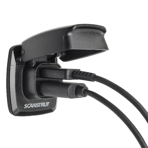 Bagsiden af ScanStrut Flip-Pro USB ladestik med kabeltilslutninger