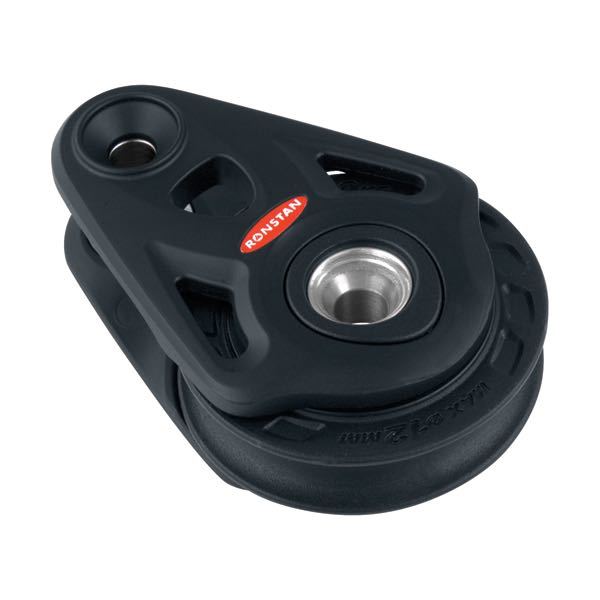 Ronstan fodblok serie 75 core set i brug på en sejlbåd.