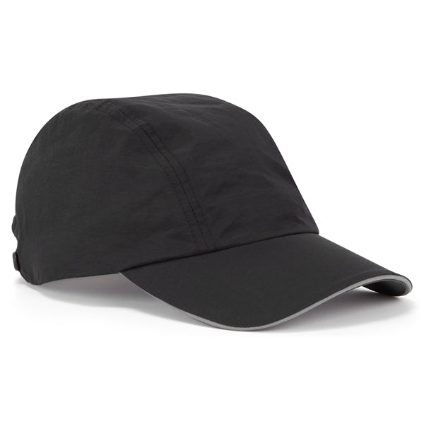 Sort Gill Regatta Cap i brug under sejlads, beskyttelse mod solen