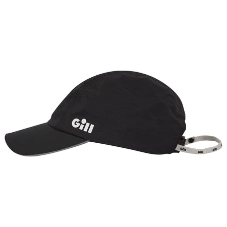 Gill Regatta Cap i sort, set forfra, viser UV-beskyttelse 50+