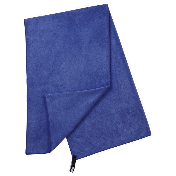 Gill mikrofiber håndklæde i blå farve, måler 150x85 cm, foldet sammen