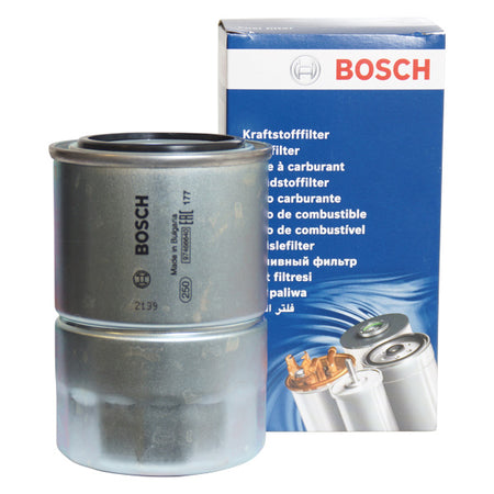 Brændstoffilter fra Bosch, set fra siden, klar til montering.