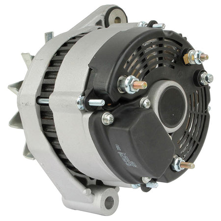 Quicksilver 24-Volt/30 Amp generator set i bådens motorrum