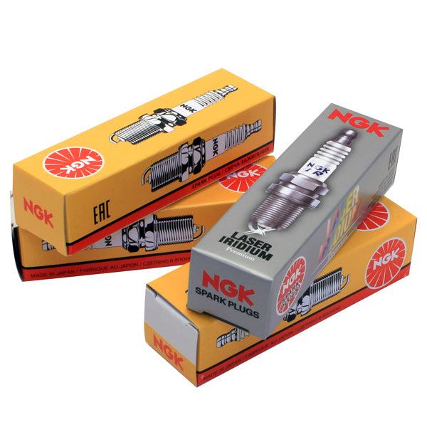 NGK tændrør ILTR5E11 set forfra, klar til installation i motoren.