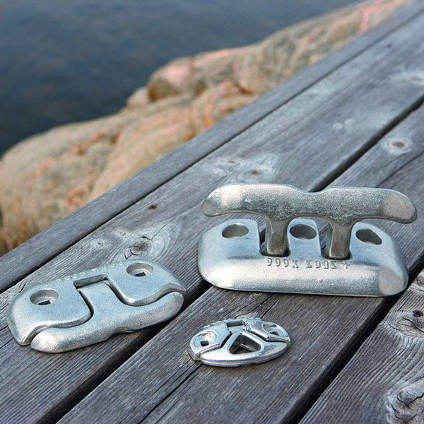 Bropullert i aluminium fra Dock Edge, på nærbillede med fokus på detaljer.