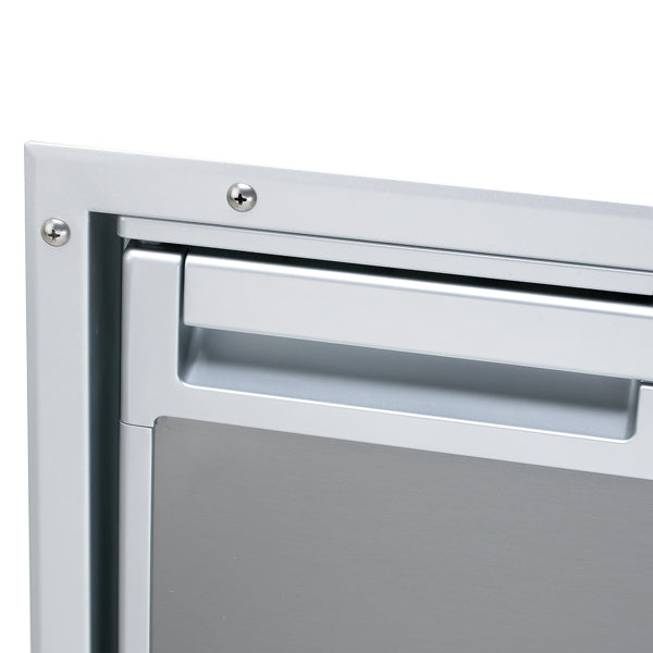 Dometic Coolmatic flush mount ramme set fra siden med detaljer