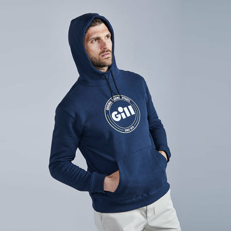 Gill Cavo Hoodie LS05 navy med tilbehør ved siden af